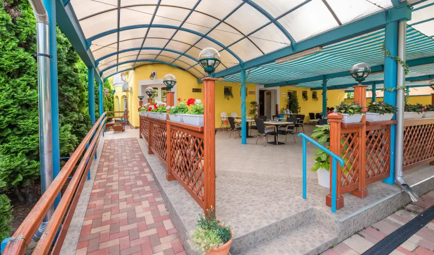 Boglrka Panzi-tterem  Mezkvesd