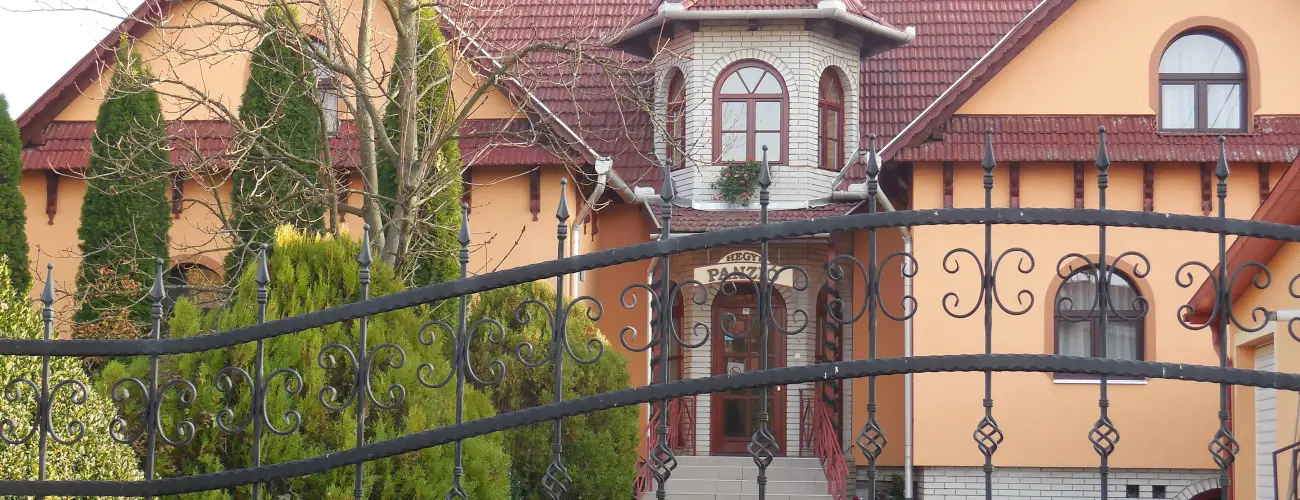 Hegyi Panzi Szilvsvrad - Kt nnep kztt (min. 3 j)