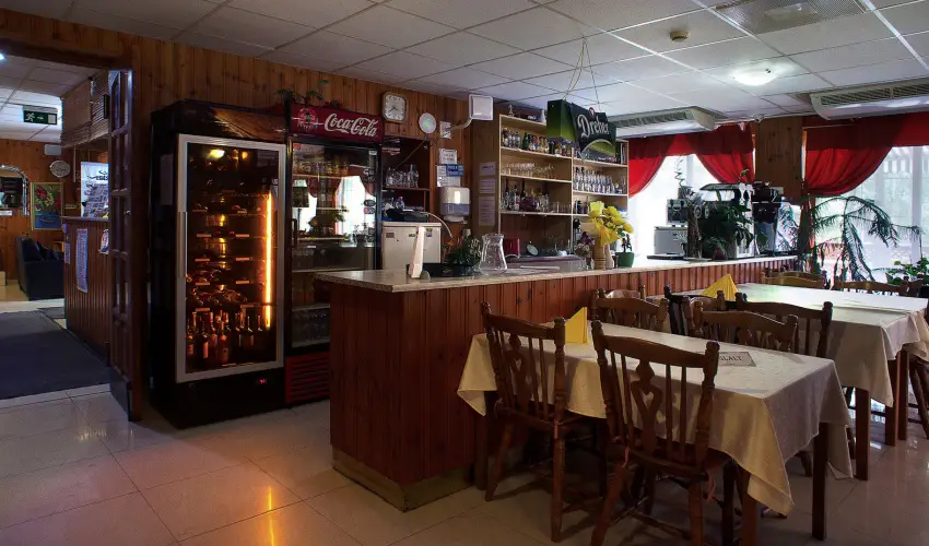 Hajnal Hotel Mez�k�vesd