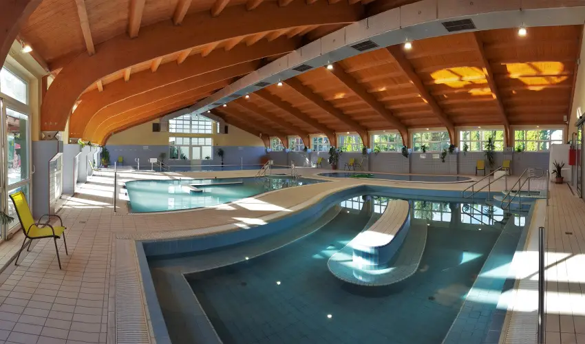 Hajnal Hotel Mez�k�vesd