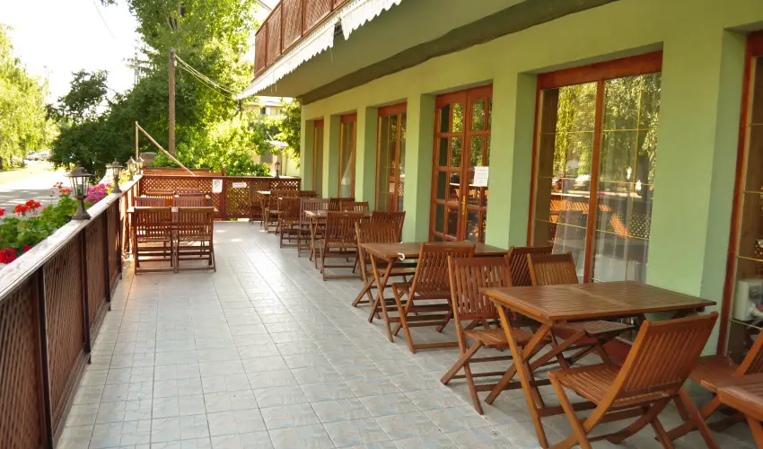 Hajnal Hotel Mez�k�vesd