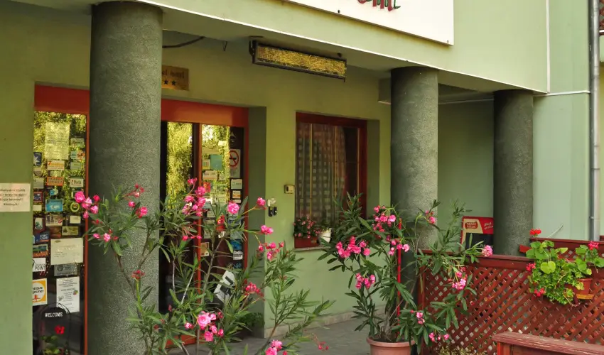 Hajnal Hotel Mez�k�vesd