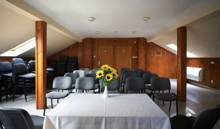 Hajnal Hotel Mez�k�vesd