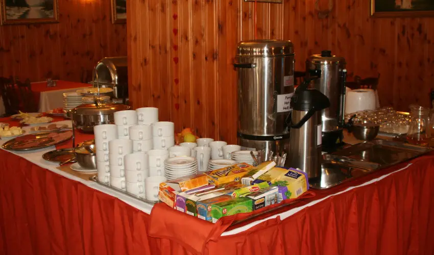 Hajnal Hotel Mez�k�vesd