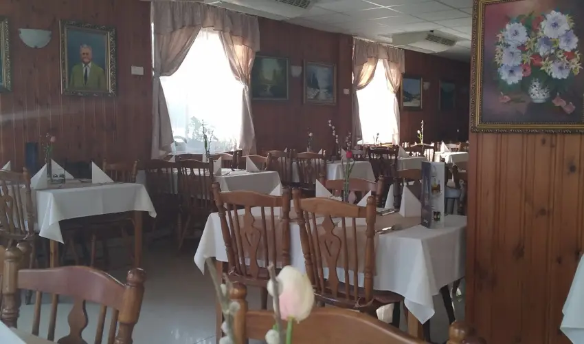 Hajnal Hotel Mez�k�vesd