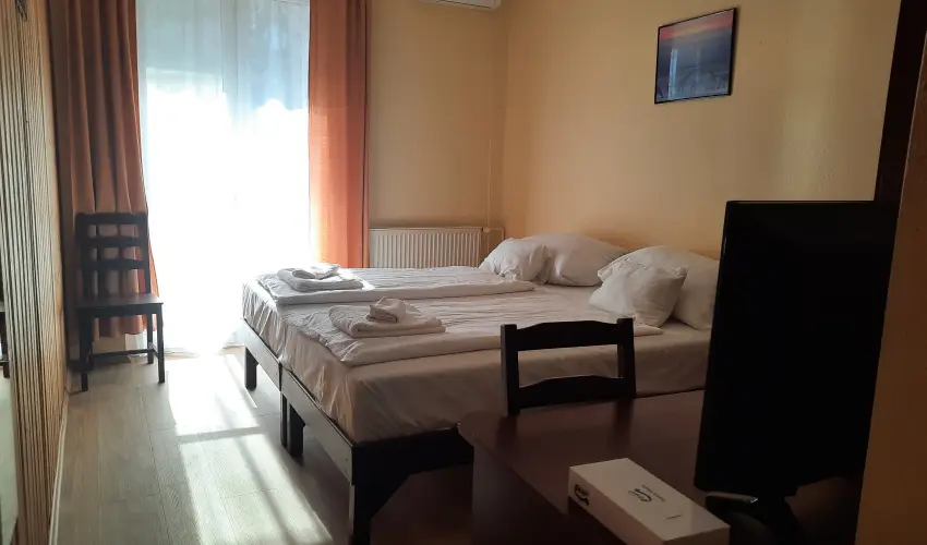 Hajnal Hotel Mez�k�vesd