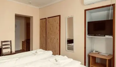 Hajnal Hotel Mez�k�vesd