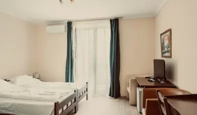 Hajnal Hotel Mez�k�vesd