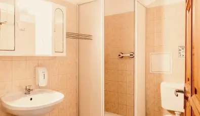 Hajnal Hotel Mez�k�vesd