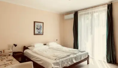 Hajnal Hotel Mez�k�vesd