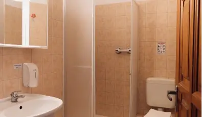Hajnal Hotel Mez�k�vesd
