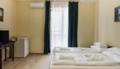Hajnal Hotel Mez�k�vesd