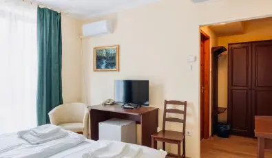 Hajnal Hotel Mez�k�vesd