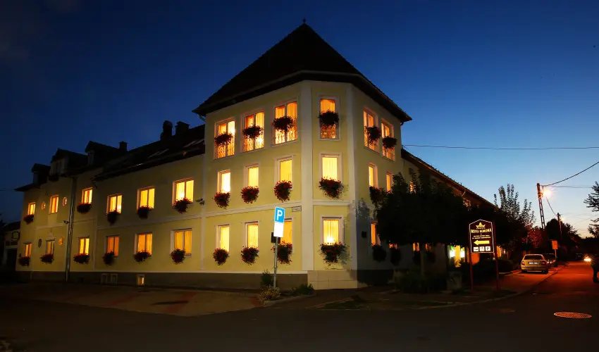 Hotel Korona Wellness, Rendezvny & Borhotel Eger Eger