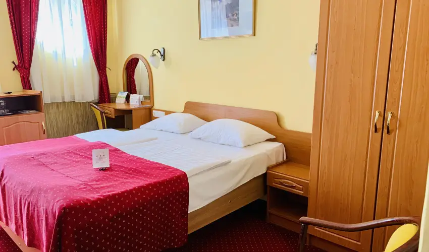 Hotel Korona Wellness, Rendezvny & Borhotel Eger Eger