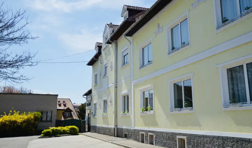 Hotel Korona Wellness, Rendezvny & Borhotel Eger Eger