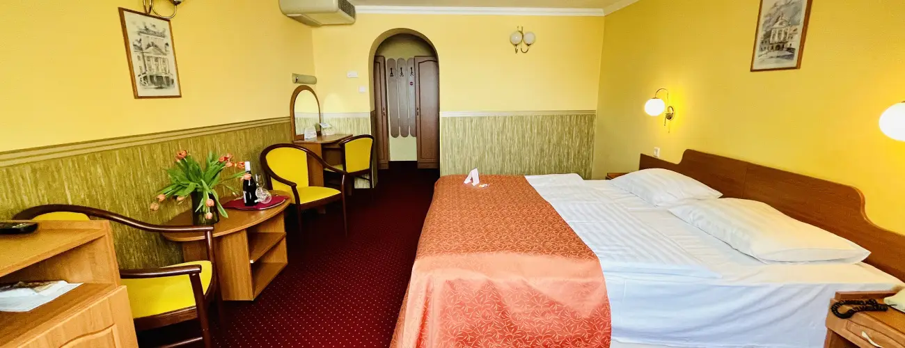 Hotel Korona Wellness, Rendezvny & Borhotel Eger Eger - November 1.