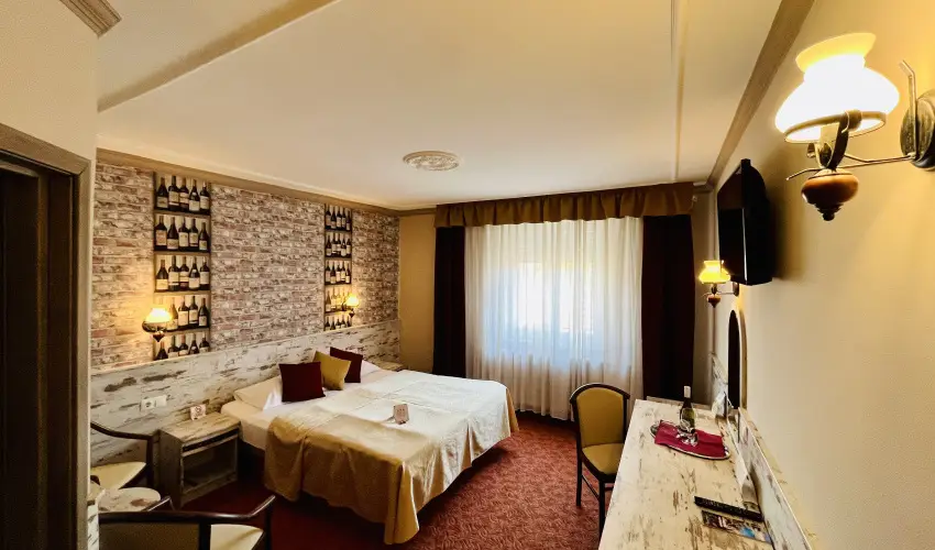 Hotel Korona Wellness, Rendezvny & Borhotel Eger Eger