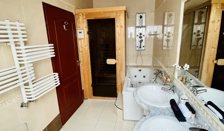 Hotel Korona Wellness, Rendezvny & Borhotel Eger Eger