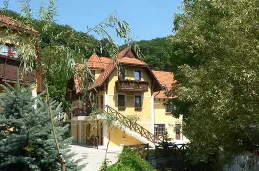Hotel Szeleta, Lillaf�red, Eger - 29 km