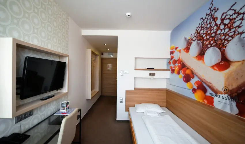 Imola Udvarh�z Eger