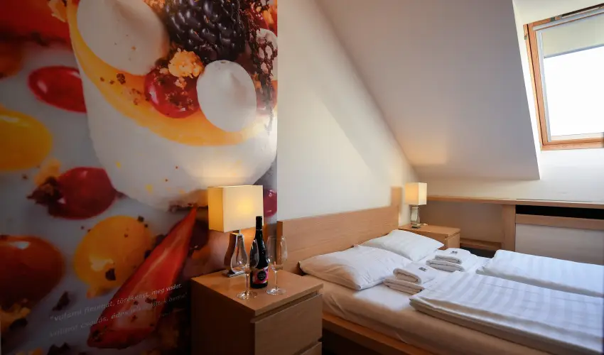 Imola Udvarh�z Eger