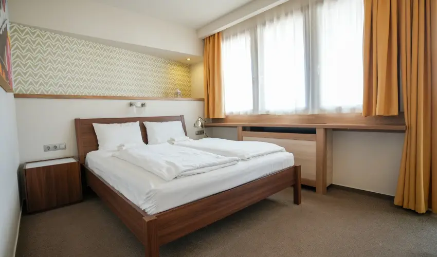 Imola Udvarh�z Eger