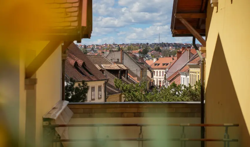 Imola Udvarh�z Eger