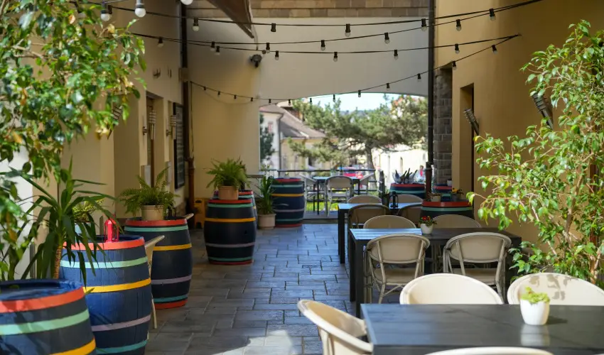 Imola Udvarh�z Eger