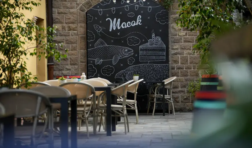 Imola Udvarh�z Eger