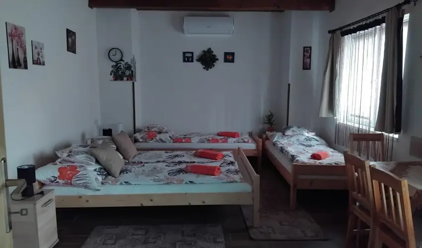 Lilla Apartmanh�zak Szilv�sv�rad