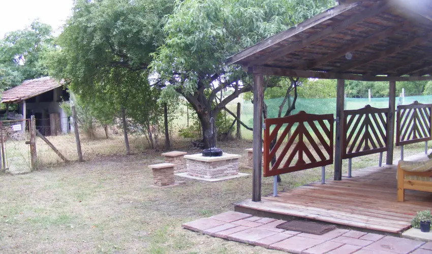 Ngy Glya Apartman Sarud