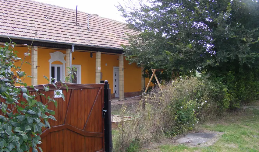 Ngy Glya Apartman Sarud