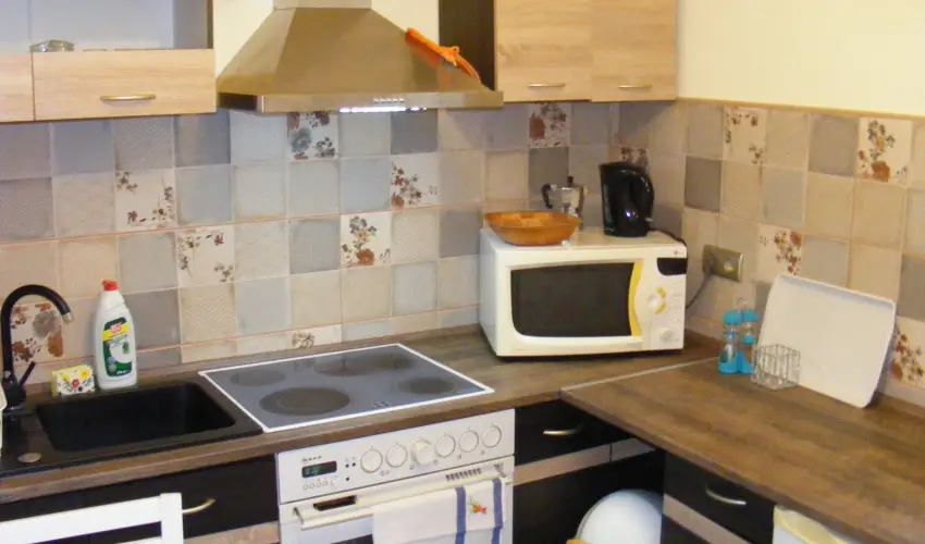 Ngy Glya Apartman Sarud