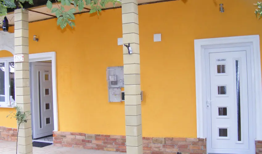 Ngy Glya Apartman Sarud