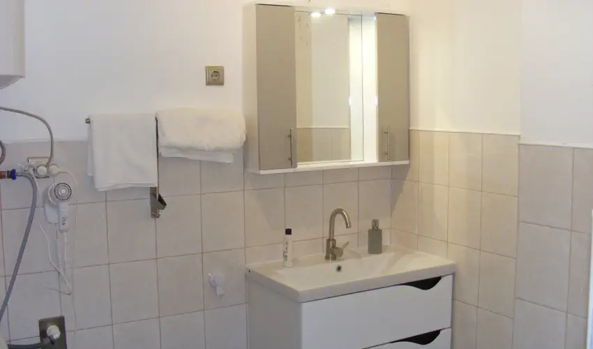 Ngy Glya Apartman Sarud