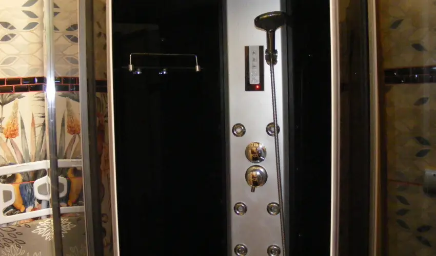 Ngy Glya Apartman Sarud