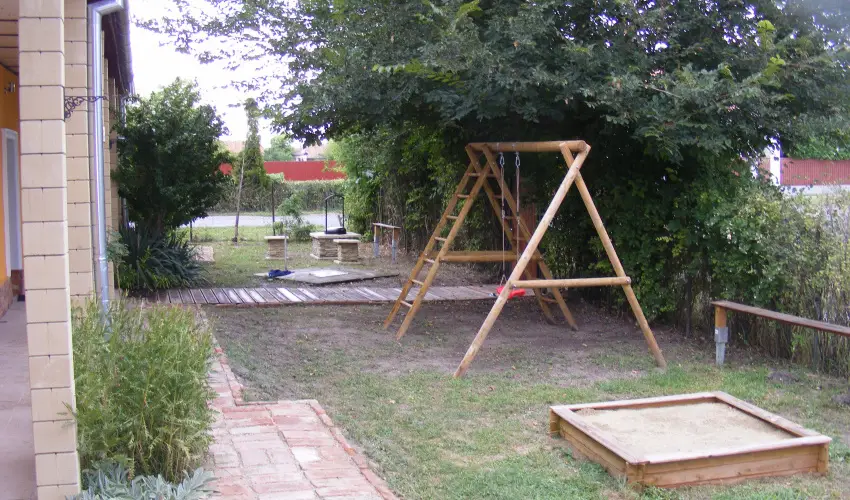 Ngy Glya Apartman Sarud