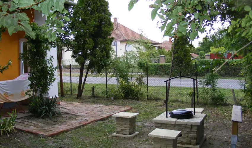 Ngy Glya Apartman Sarud