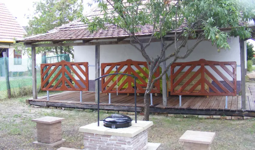 Ngy Glya Apartman Sarud