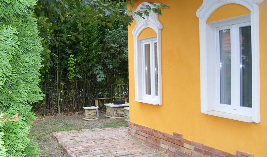 Ngy Glya Apartman Sarud