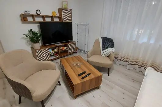 Pitypang Apartman, Eger