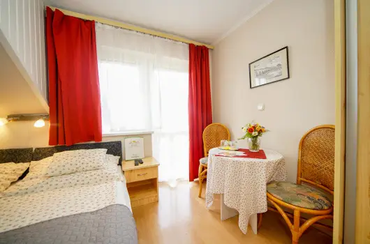 Siesta Vendghz, Eger