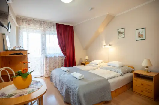 Siesta Vend�gh�z, Eger